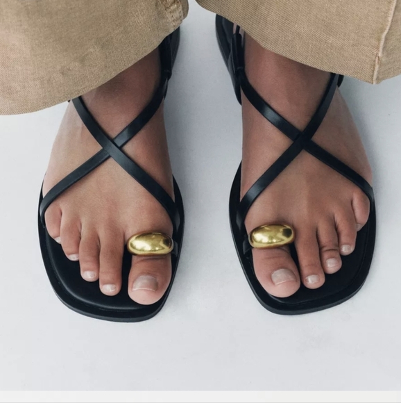 Zara Women's Black Flat Strappy Sandal With Metal Ornament Sz 9 (40) - Picture 11 of 11